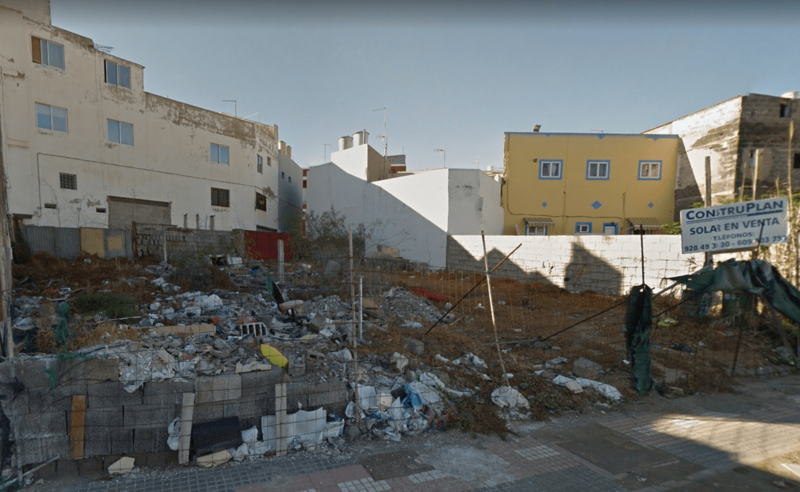 Imagen de archivo de la parcela de la calle Camino de Santiago en donde Construplan levantará un edificio residencial (Foto Google Maps)